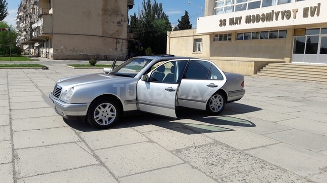 Mercedes E 230 1998, 188,000 km - 2.3 л - Xırdalan
