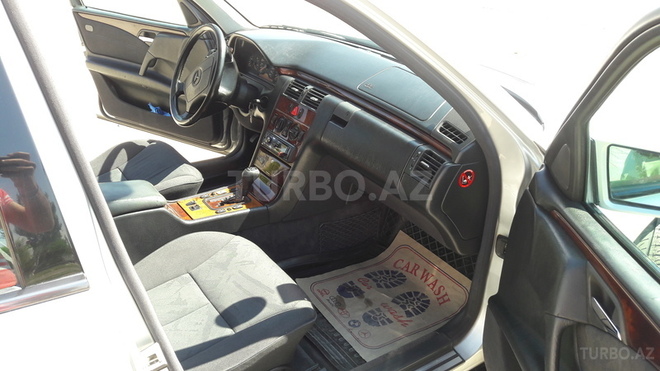 Mercedes E 230 1998, 188,000 km - 2.3 л - Xırdalan