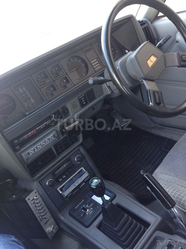 Nissan  1987, 980,000 km - 2.0 l - Bakı
