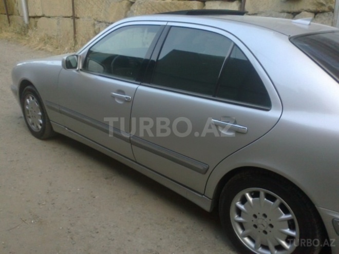 Mercedes E 200 2001, 187,000 km - 2.0 l - Bakı
