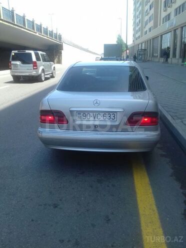 Mercedes E 220 2000, 349,500 km - 2.2 l - Bakı