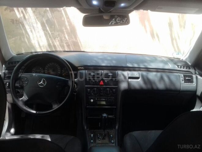 Mercedes E 220 2000, 349,500 km - 2.2 l - Bakı