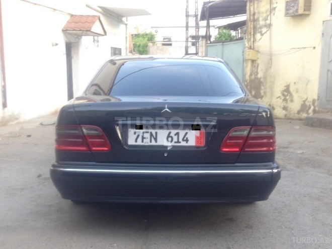 Mercedes E 220 2000, 187,000 km - 2.2 l - Bakı