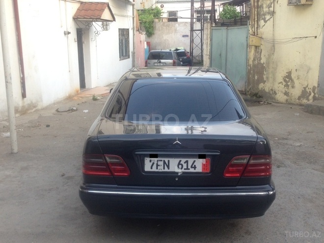 Mercedes E 220 2000, 187,000 km - 2.2 l - Bakı