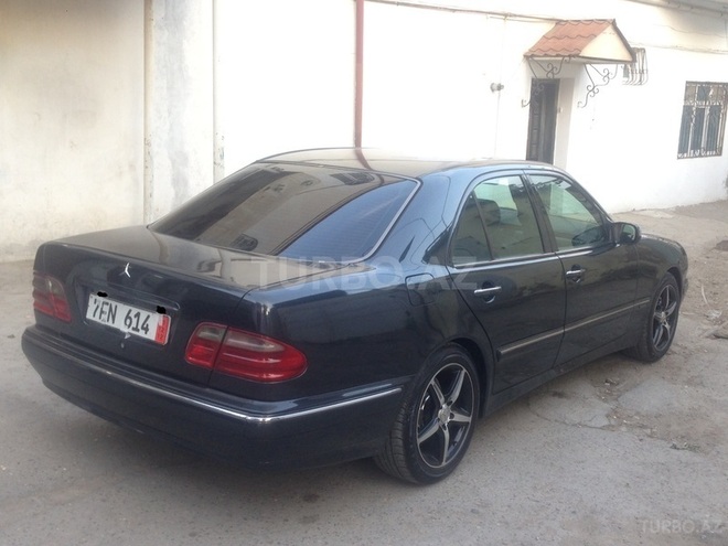 Mercedes E 220 2000, 187,000 km - 2.2 l - Bakı