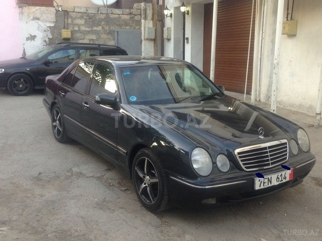 Mercedes E 220 2000, 187,000 km - 2.2 l - Bakı