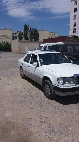 Mercedes E 200 1992, 380,000 km - 2.0 l - Sumqayıt