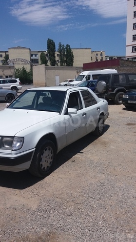 Mercedes E 200 1992, 380,000 km - 2.0 l - Sumqayıt
