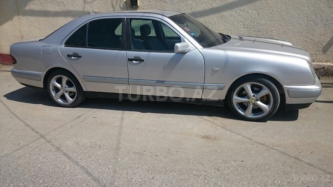 Mercedes E 230 1995, 367,000 km - 2.3 l - Quba