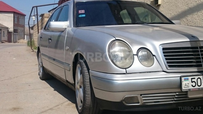 Mercedes E 230 1995, 367,000 km - 2.3 l - Quba