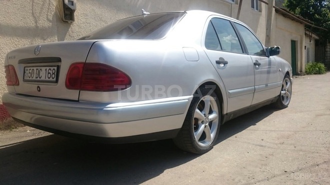 Mercedes E 230 1995, 367,000 km - 2.3 l - Quba