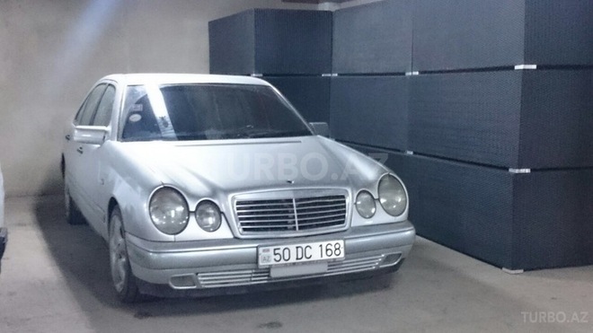 Mercedes E 230 1995, 367,000 km - 2.3 l - Quba