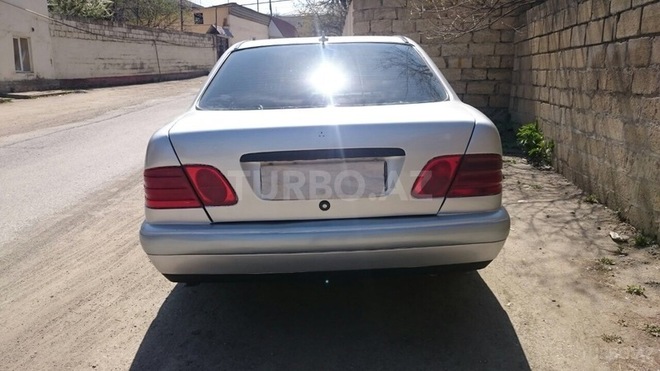 Mercedes E 230 1995, 367,000 km - 2.3 l - Quba