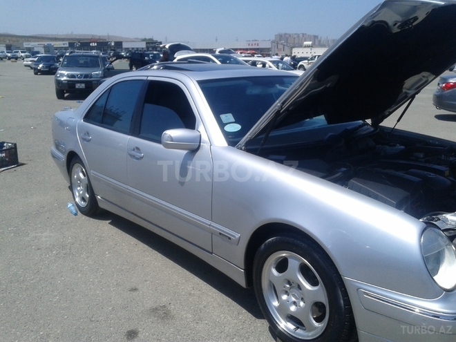 Mercedes E 240 2001, 186,000 km - 2.4 l - Bakı