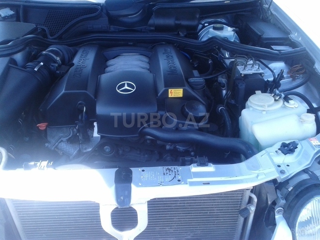 Mercedes E 240 2001, 186,000 km - 2.4 l - Bakı