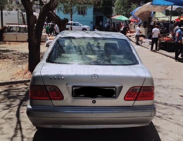 Mercedes E 240 2001, 214,123 km - 0.4 л - Bakı