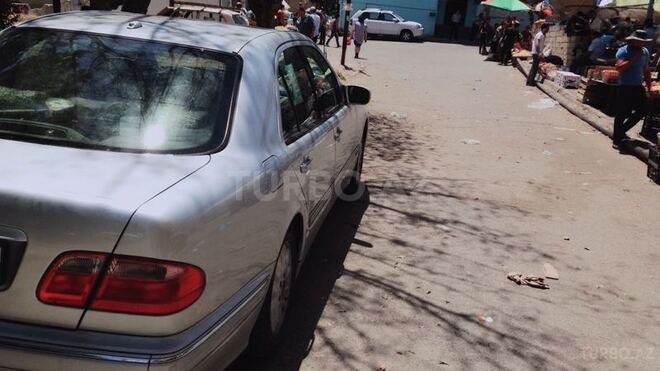 Mercedes E 240 2001, 214,123 km - 0.4 л - Bakı