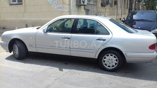 Mercedes E 220 1999, 370,000 km - 2.2 l - Bakı