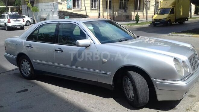 Mercedes E 220 1999, 370,000 km - 2.2 l - Bakı