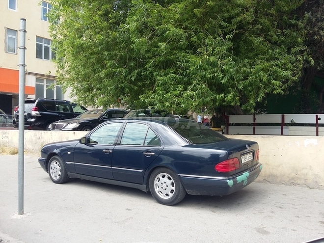 Mercedes E 240 1998, 263,000 km - 2.4 l - Bakı