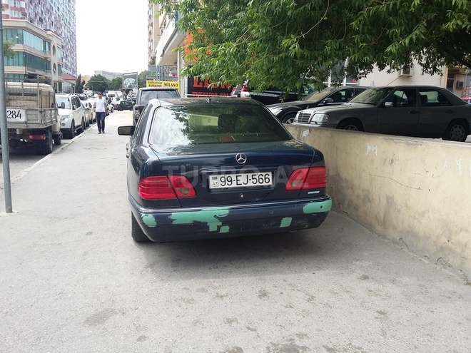 Mercedes E 240 1998, 263,000 km - 2.4 l - Bakı