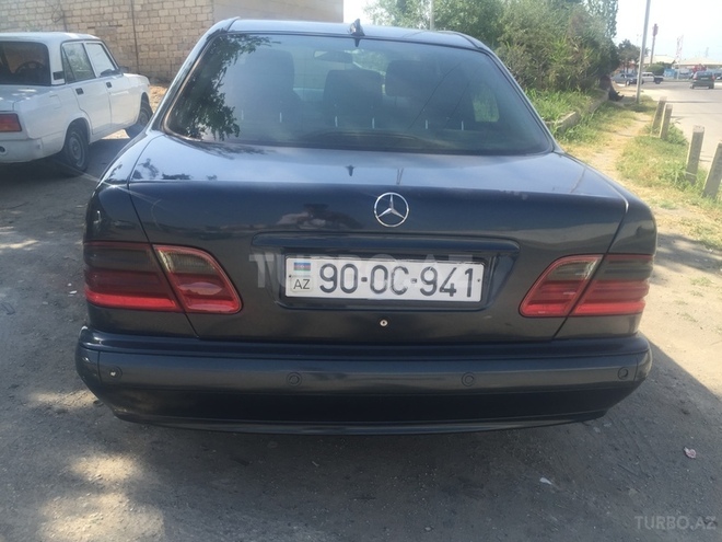 Mercedes E 220 2000, 379,000 km - 2.2 l - Bakı