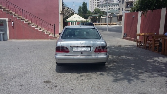 Mercedes E 220 1999, 185,000 km - 2.2 l - Bakı