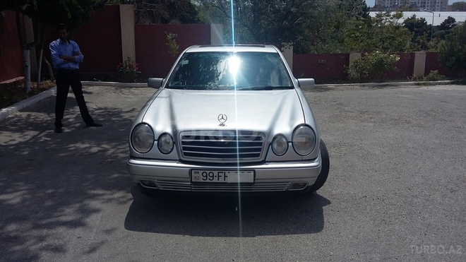 Mercedes E 220 1999, 185,000 km - 2.2 l - Bakı