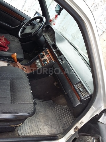 Mercedes E 260 1990, 451,500 km - 2.6 л - Quba