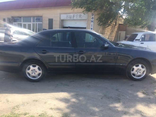 Mercedes E 220 2000, 376,000 km - 2.2 l - Bakı