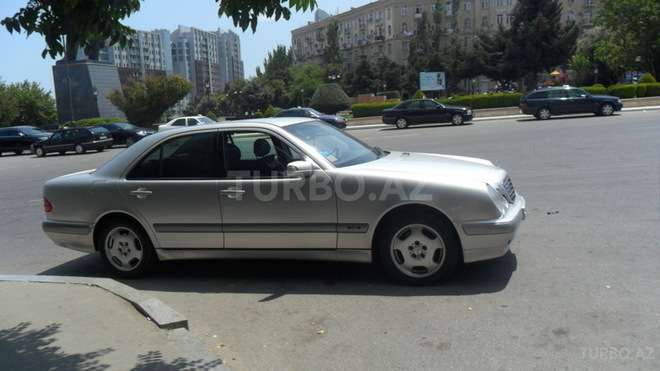 Mercedes E 270 2001, 229,000 km - 2.7 л - Bakı