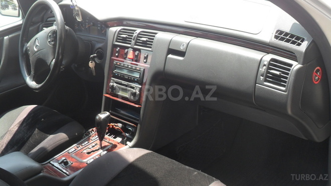 Mercedes E 270 2001, 229,000 km - 2.7 л - Bakı