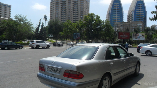 Mercedes E 270 2001, 229,000 km - 2.7 л - Bakı