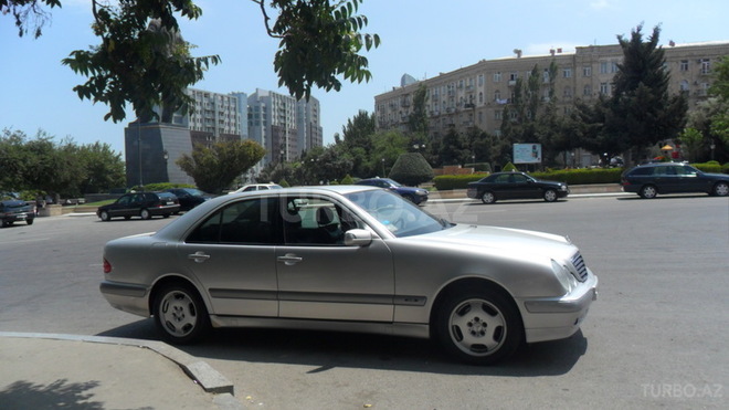 Mercedes E 270 2001, 229,000 km - 2.7 л - Bakı