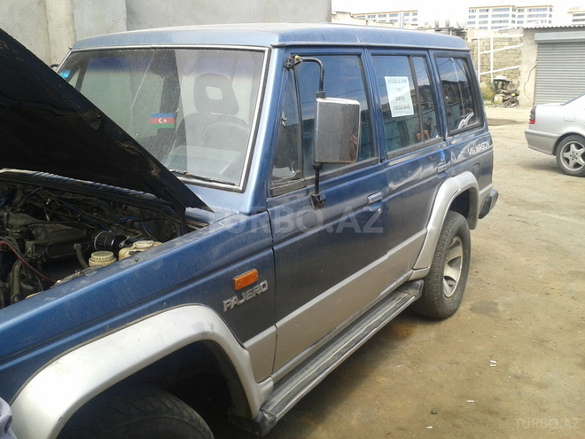 Mitsubishi Pajero 1990, 200,000 km - 0.3 l - Bakı