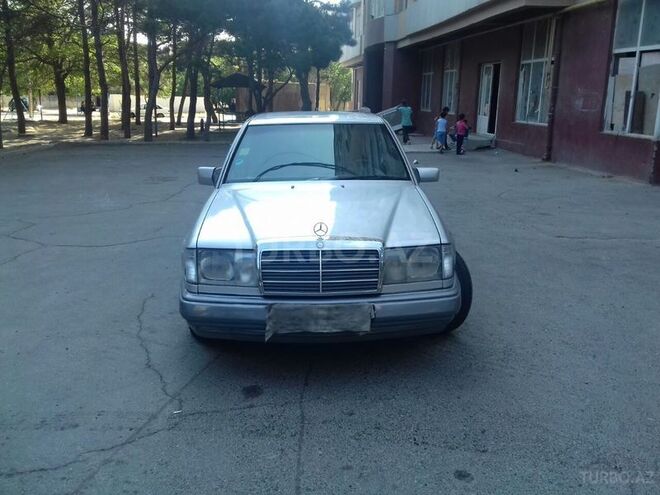 Mercedes E 220 1993, 232,000 km - 2.2 l - Bakı