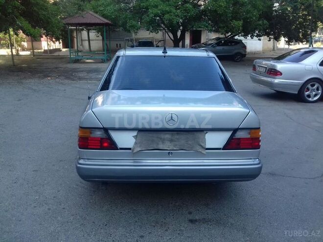 Mercedes E 220 1993, 232,000 km - 2.2 l - Bakı
