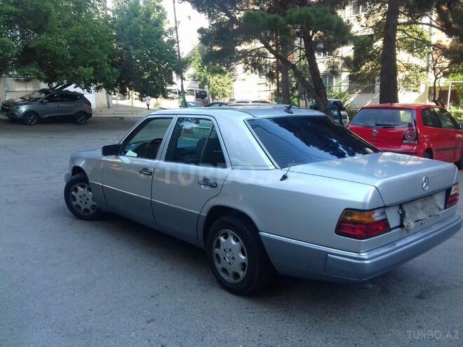 Mercedes E 220 1993, 232,000 km - 2.2 l - Bakı