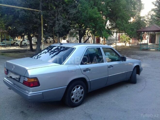 Mercedes E 220 1993, 232,000 km - 2.2 l - Bakı