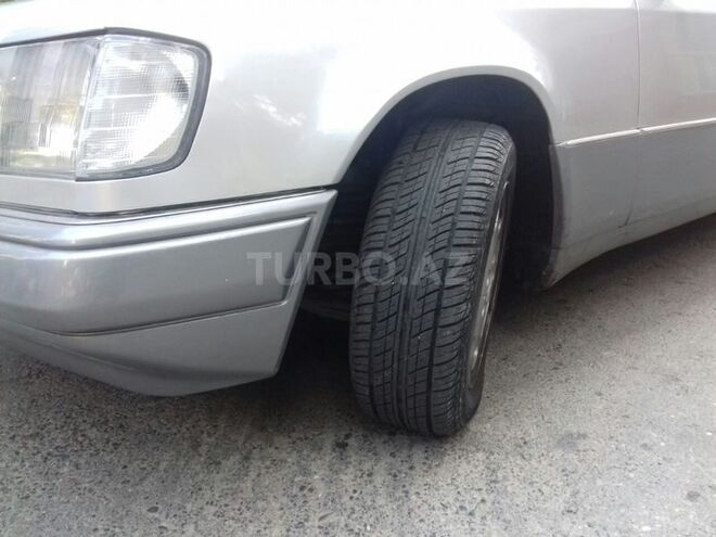 Mercedes E 220 1993, 232,000 km - 2.2 l - Bakı