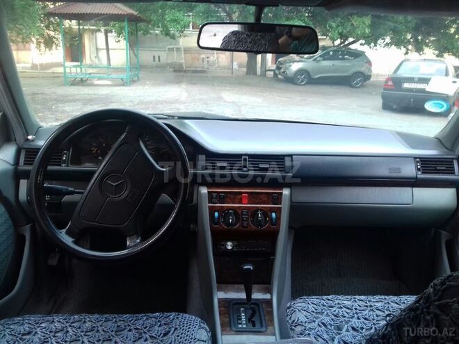 Mercedes E 220 1993, 232,000 km - 2.2 l - Bakı