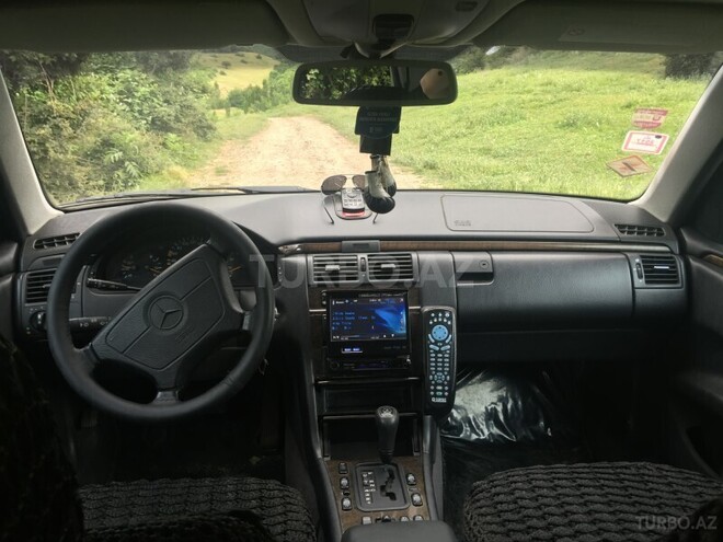 Mercedes E 240 1998, 190,000 km - 2.4 л - Quba