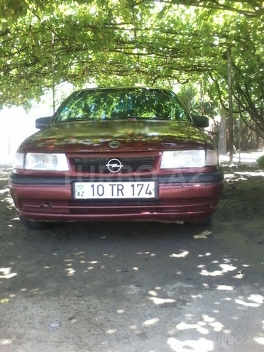 Opel Vectra 1993, 323,456 km - 1.6 л - Ucar