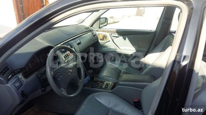 Mercedes E 280 2000, 194,000 km - 2.8 l - Bakı