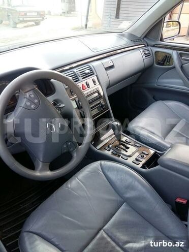 Mercedes E 280 2000, 194,000 km - 2.8 l - Bakı