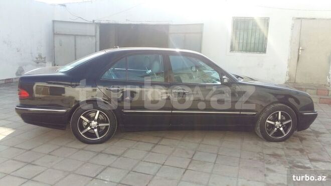 Mercedes E 280 2000, 194,000 km - 2.8 l - Bakı