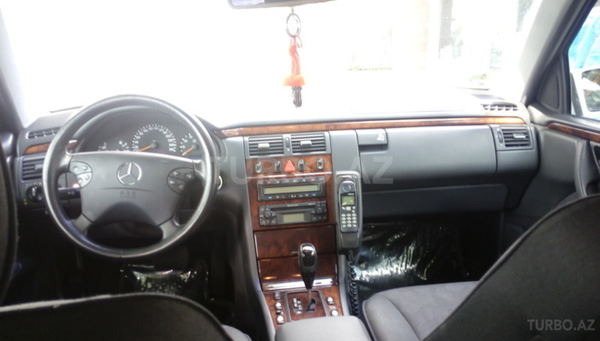 Mercedes E 240 2001, 176,000 km - 2.6 l - Göyçay