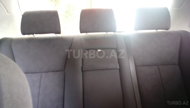 Mercedes E 240 2001, 176,000 km - 2.6 l - Göyçay