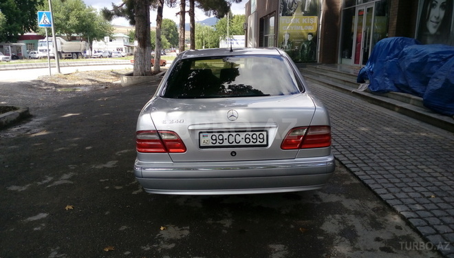 Mercedes E 240 2001, 176,000 km - 2.6 l - Göyçay