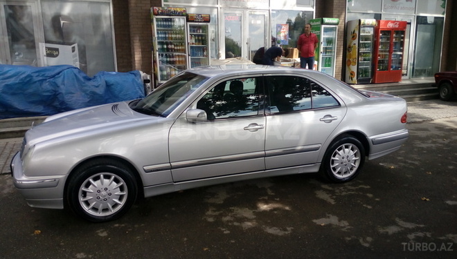 Mercedes E 240 2001, 176,000 km - 2.6 l - Göyçay